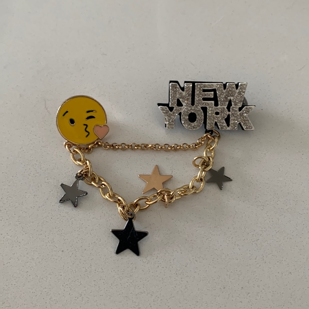 New York Smiley Pin